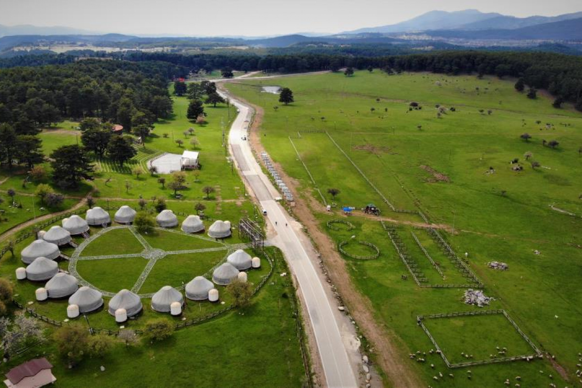 Bahar geldi, o yayla muhteşem görüntüye kavuştu