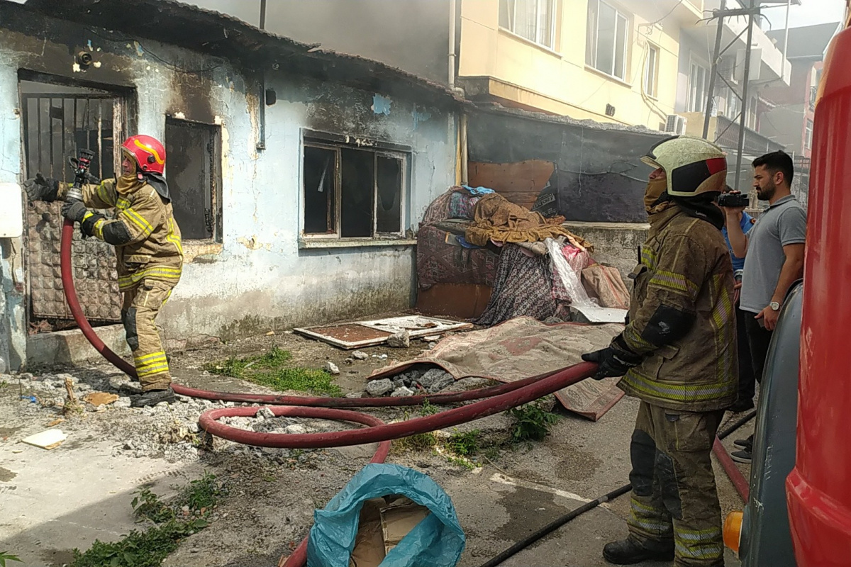 Bursa'da madde bağımlısı genç evi ateşe verdi