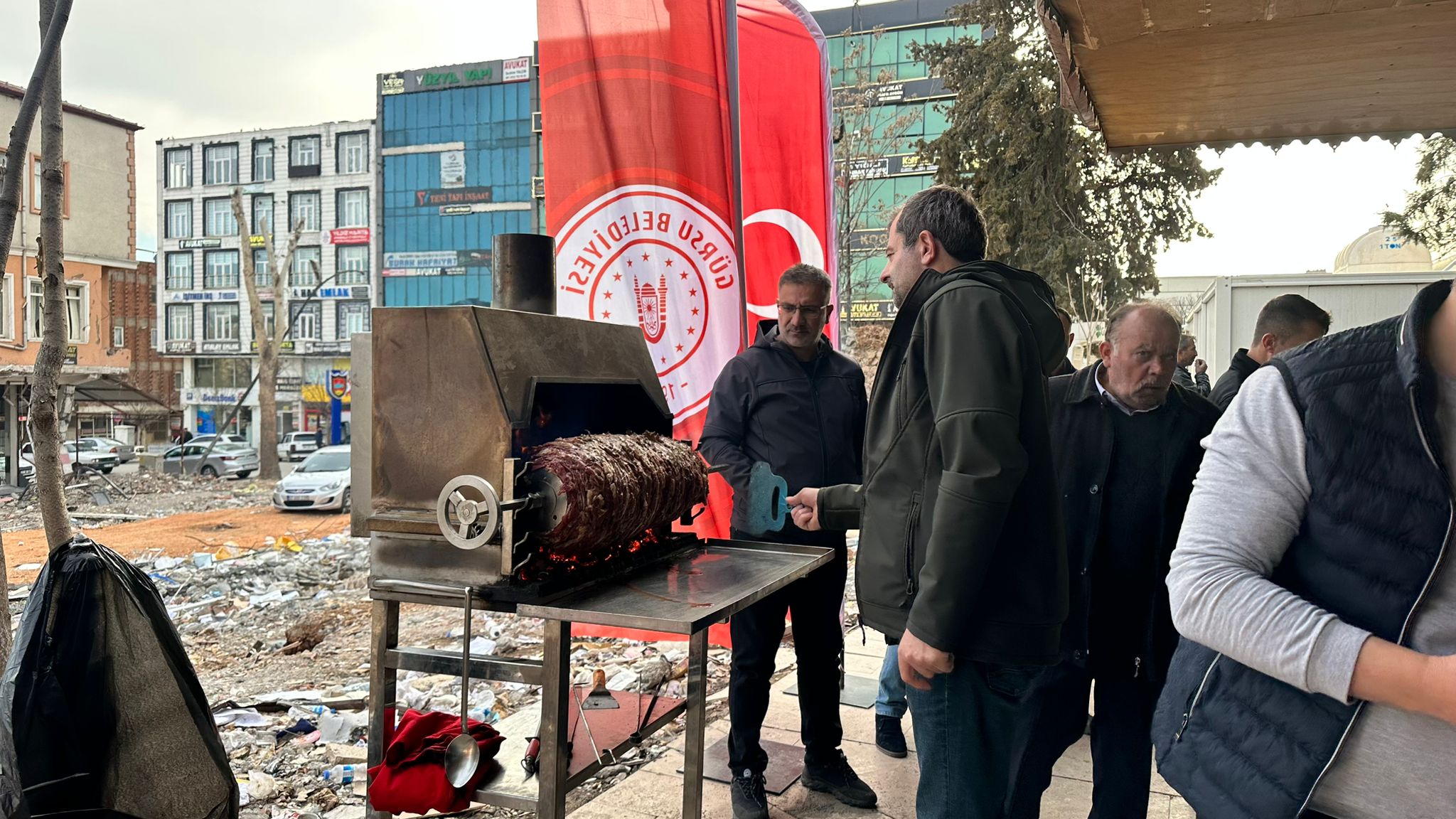 Başkan Işık’tan Depremzedelere Moral Ziyareti