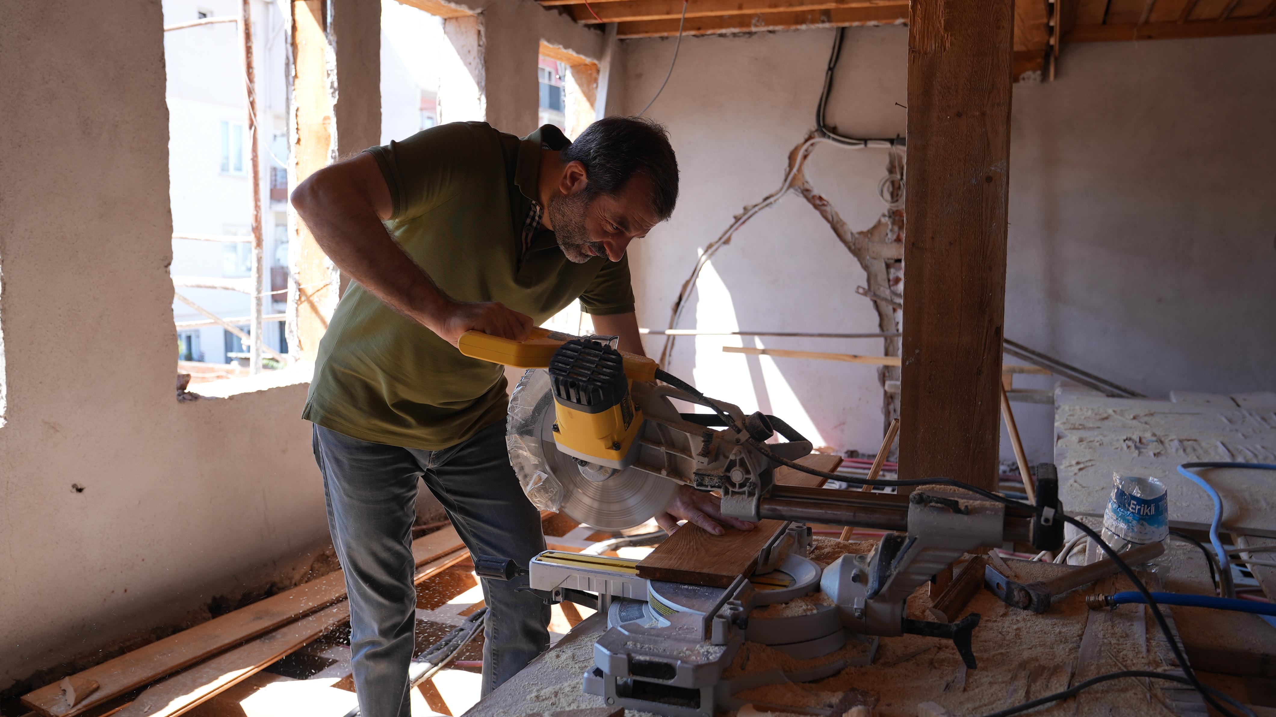  Başkan Işık Çocuk Kütüphanesi’nin İnşaatında Çalışıyor