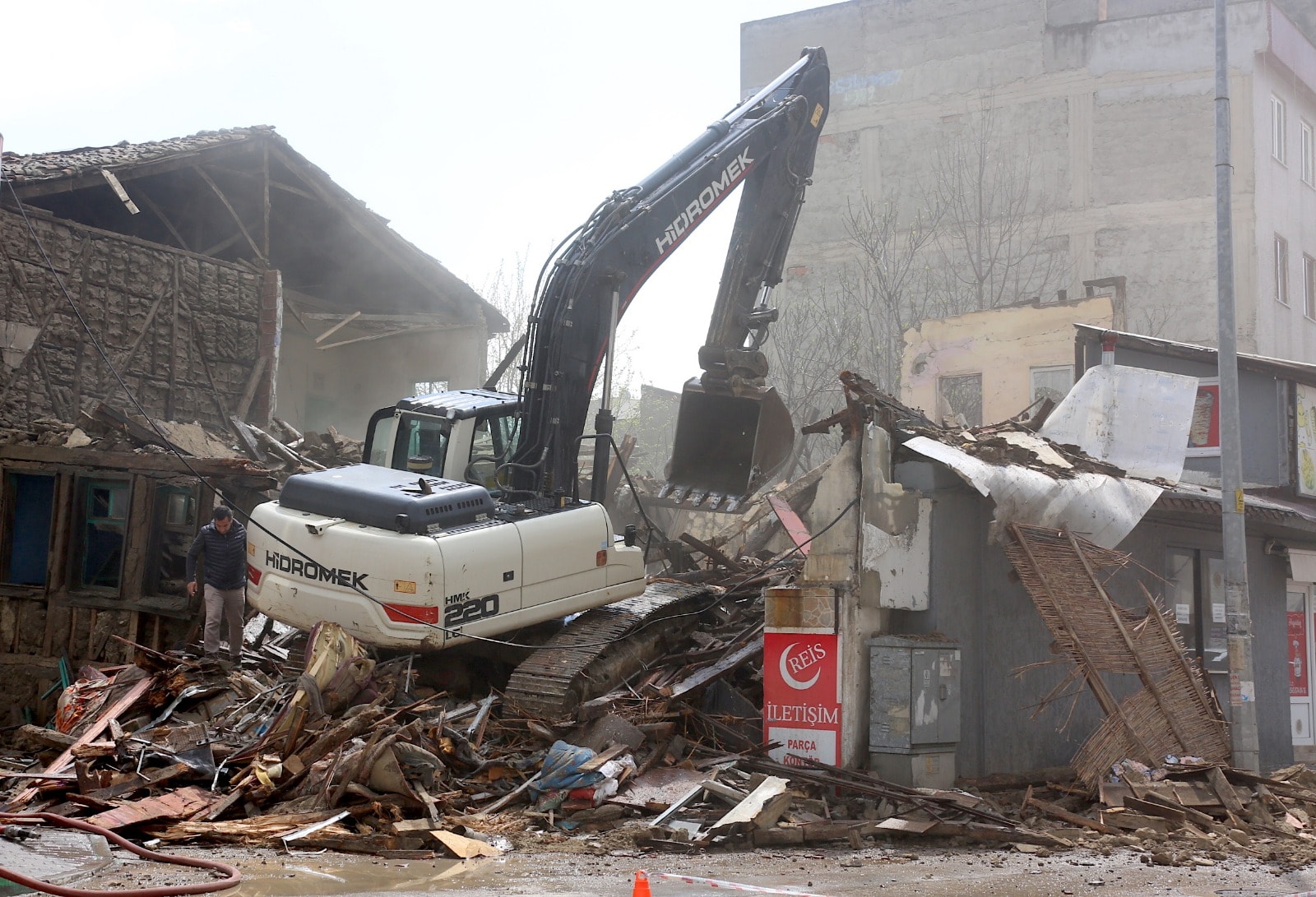 Gürsu'da Metruk Binaların Riski Önleniyor