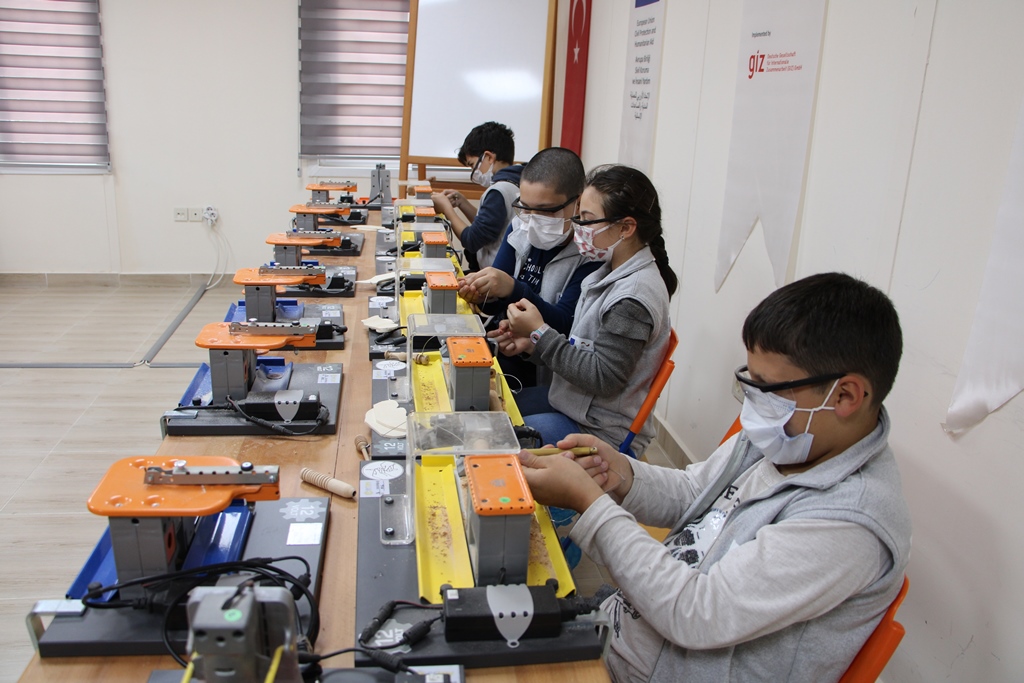 Gürsu'da Steam Yaklaşımıyla Geleceğin Çocukları Keşfediliyor