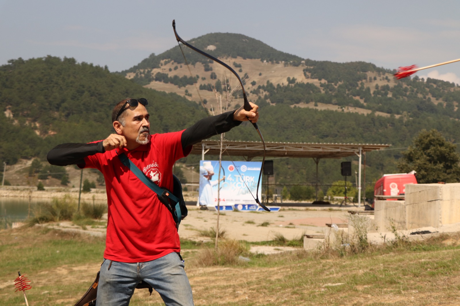 Geleneksel Okçuluk Tutkunları Gürsu Adrenalin Park’ta Hedefe Kilitlendi