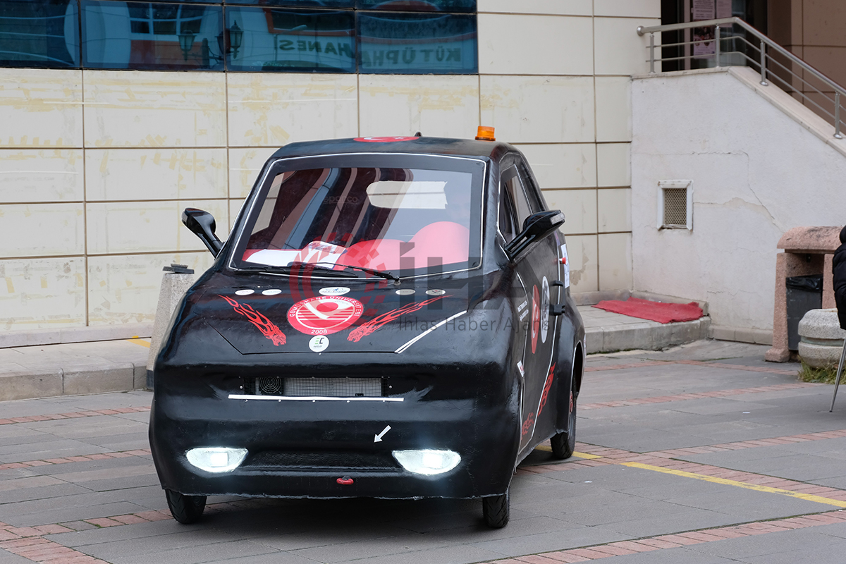 Gümüşhane Üniversitesi öğrencileri 120 kilometre hıza ulaşabilen elektrikli araç yaptı
