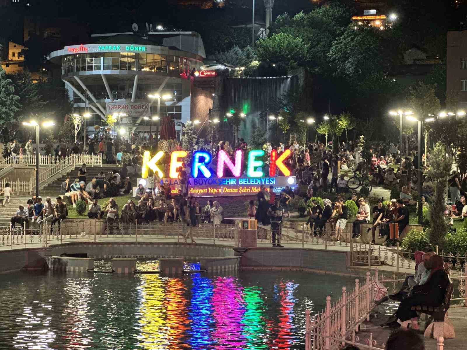 Malatya’da deprem sonrası büyük korku yaşayan vatandaşlar parklara akın etti