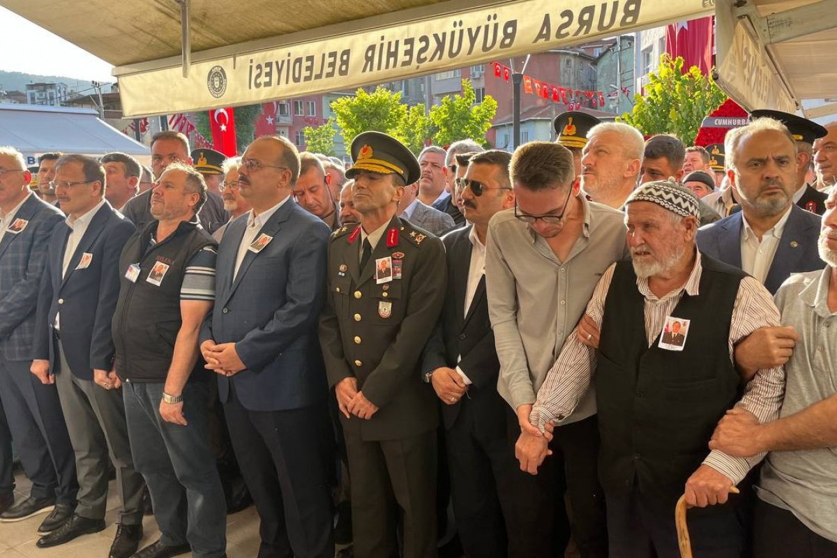 Şehit son yolculuğuna dualarla uğurlandı